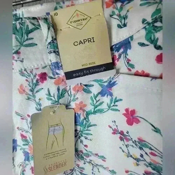 NWT St. Johns Bay white with floral pattern capri's. Size 10 mid rise. - Picture 2 of 5